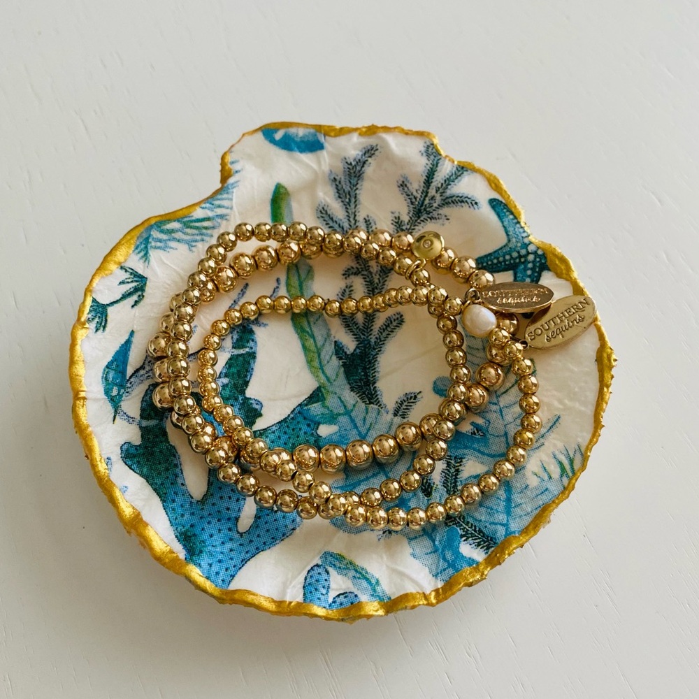 DECOUPAGED SCALLOP SEASHELL~perfect for your rings or earrings!Gr…